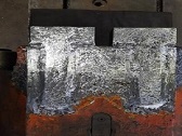 Gebrochener Pressenstößel